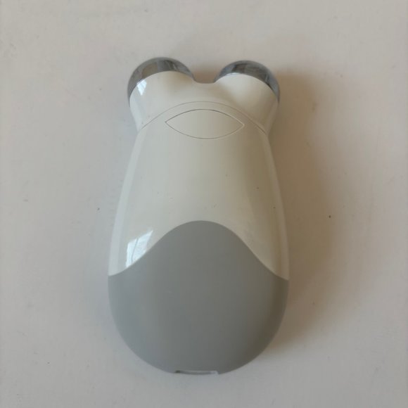 NuFACE Trinity Facial Toning Device + 10oz Aqua Gel Activator – Like New - Picture 5 of 7